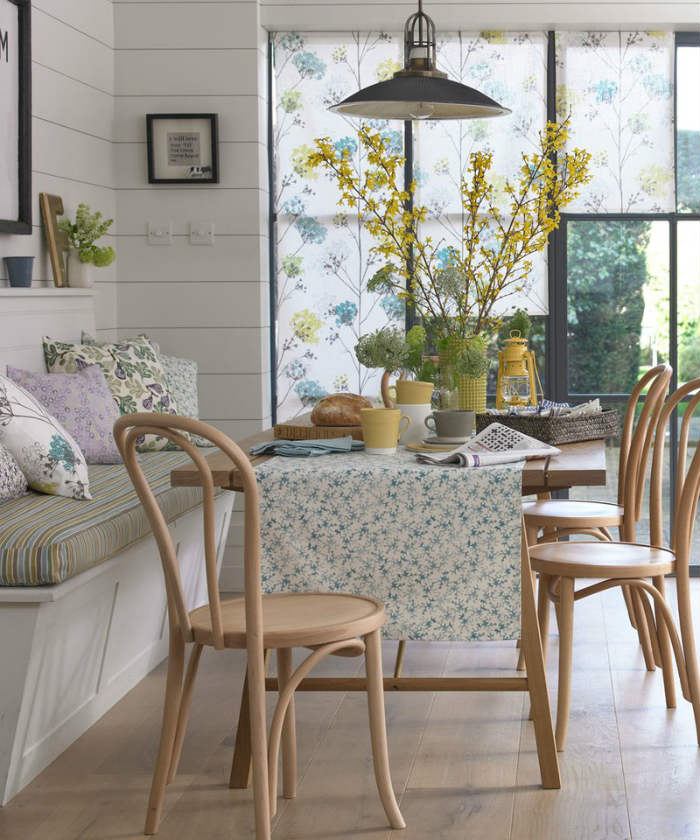 χτιστος παγκος με τραπεζαρια