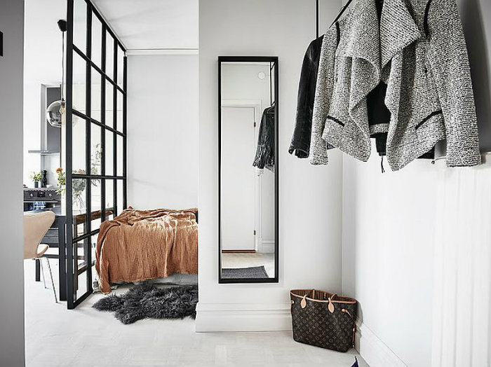 εισοδος μικρου διαμερισματος