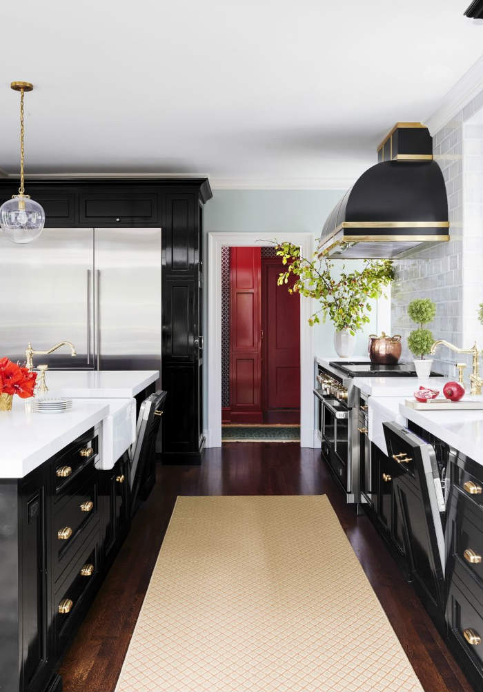 εντονο γυαλιστερο μαυρο