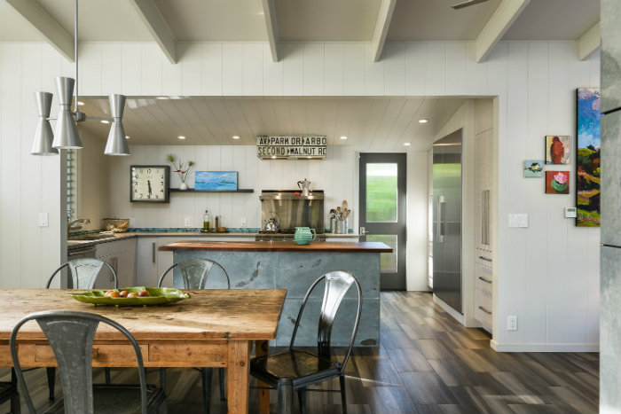 κουζινα και τραπεζαρια