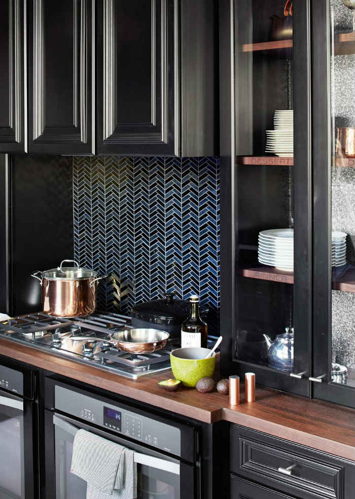 μαυρα ντουλαπια κουζινας