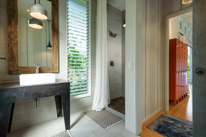 μπανιο με πανεμορφα φωτιστικα