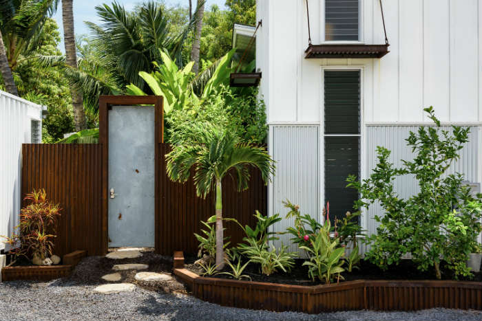 πισω εισοδος της εκτασης