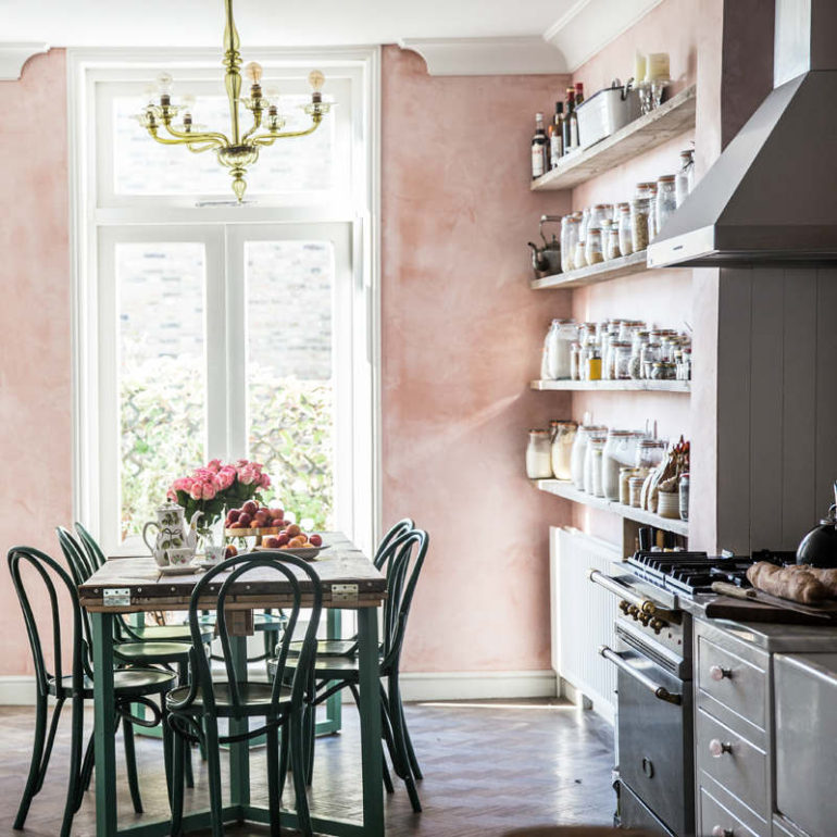 ροζ κουζινα και τραπεζαρια κεντρικη