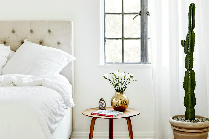 λευκο δωματιο με mid century modern