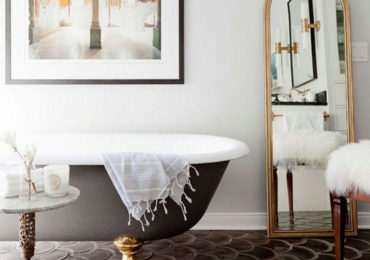 μπανιο με ποδια λιονταριου και πλακακια λεπια