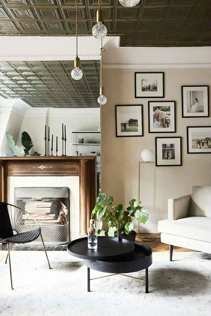 αναγλυφα μεταλλικα πλακακια