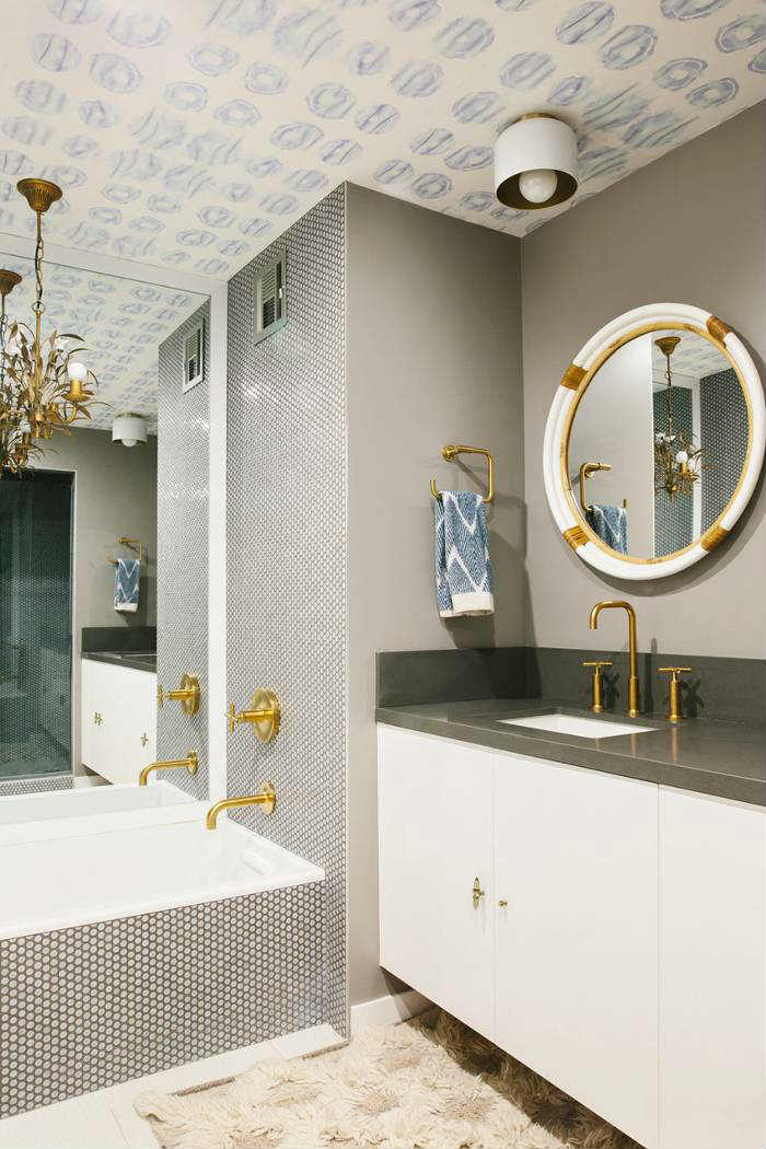 χρυσος πολυελαιος με λεπτομερεια