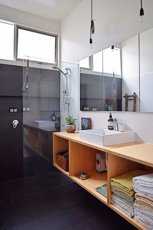 ντουζιερες ντουζιερεσ καμπινα ντουζιερας ενιαιο μπανιο γυαλι τζαμι χωρις πορτα