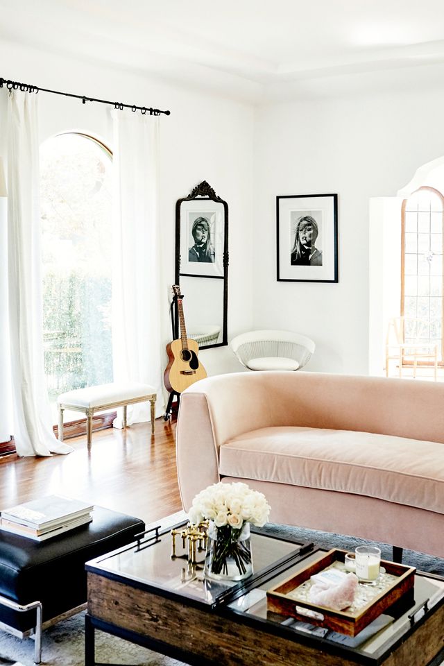 μοντερνο σαλονι 2018 ροζ καναπες διακοσμηση ιδεες