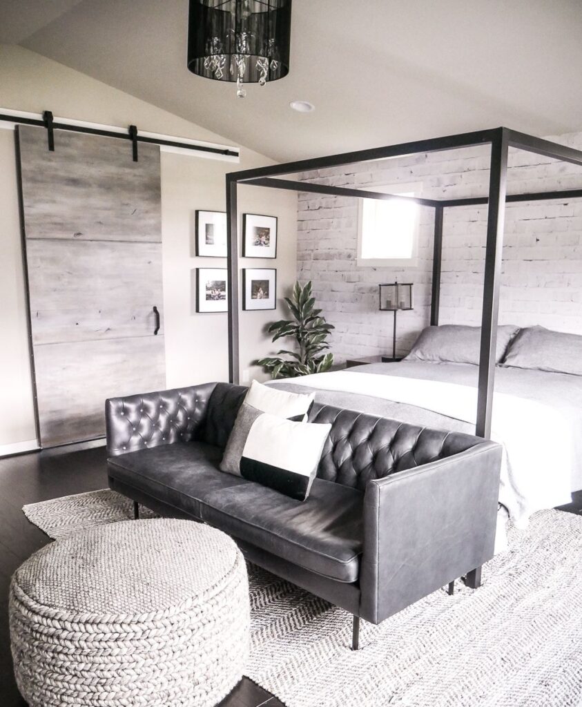 καναπες διθεσιος μπροστα απο το κρεβατι υπνοδωματιο μαυρος