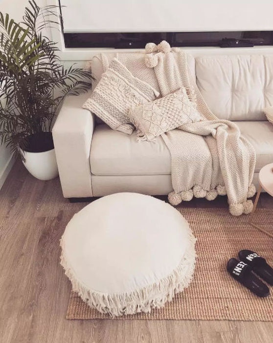 zen ζεν διαλογισμος στο σπιτι δωματιο διακοσμηση γωνια καναπες μαξιλαρες