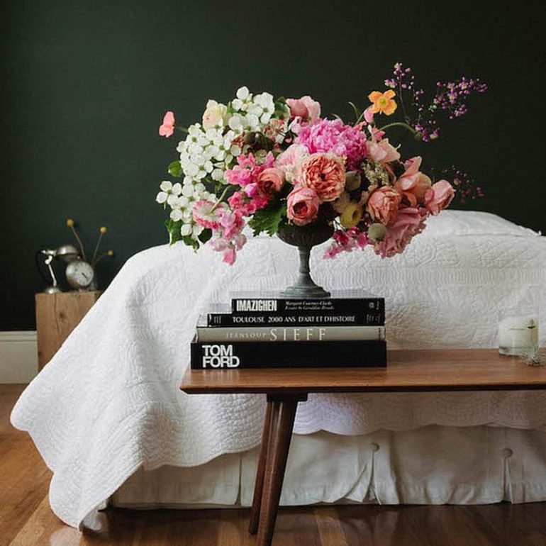 βαψιμο τοιχων υπνοδωματιο κρεβατοκαμαρα 2019 μαυρο σκουρο χρωμα