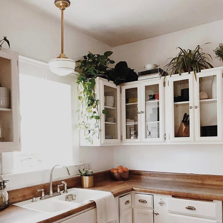 κενο πανω απο ντουλαπια κουζινας κενο διακοσμηση πως να διακοσμησω