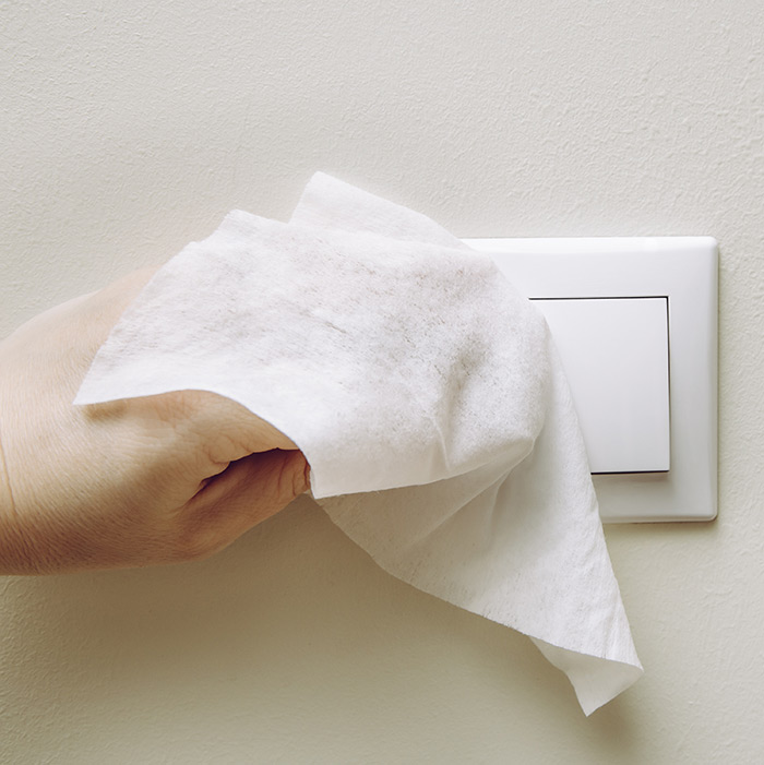 καθαρισμος διακοπτες τοιχου υγρα μαντηλακια μικροβια απολυμανση ιος