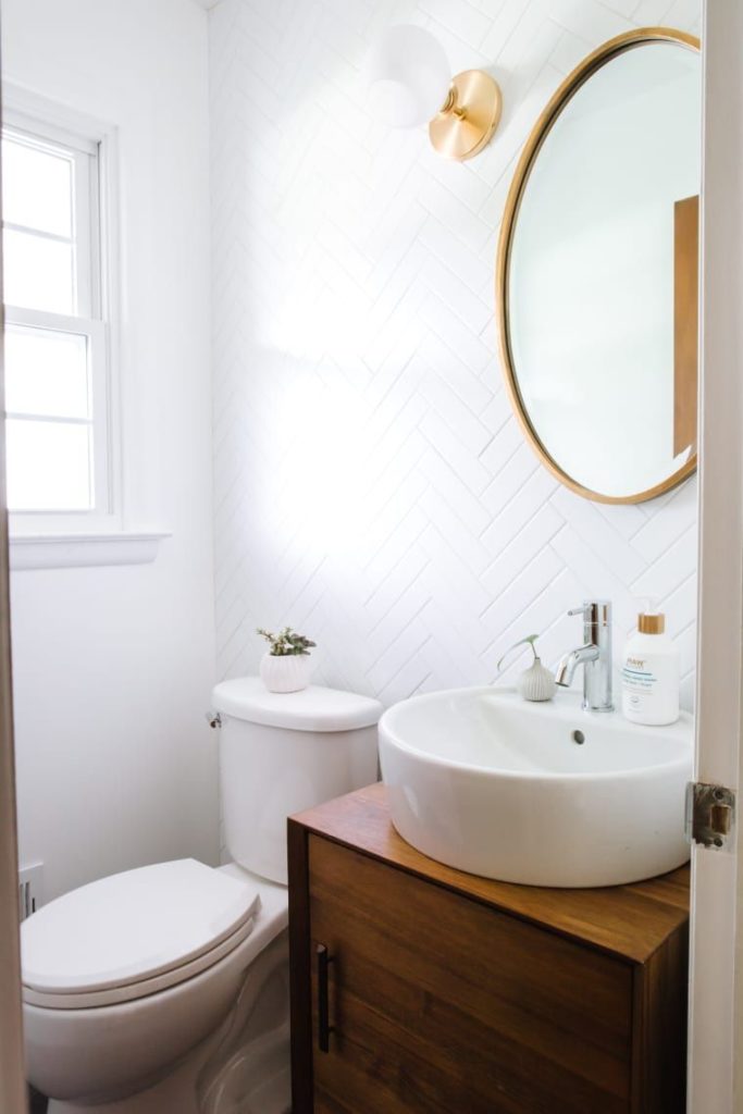 μικρο μπανιο μεγαλος στρογγυλος καθρεπτης