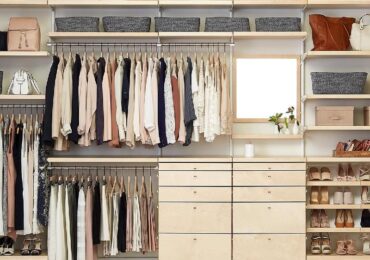 οργανωση ντουλαπας εξοικονομηση χωρου κρεμαστρες συρταριων