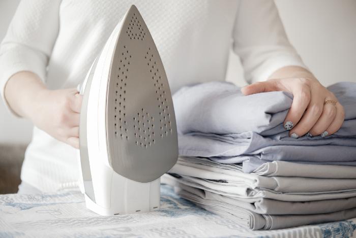 σιδερωμα σεντονιων με λαστιχο 