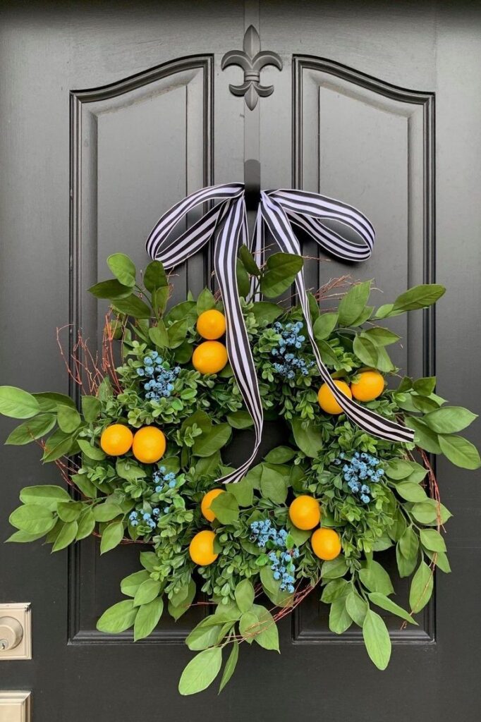 στεφανι πορτας εισοδου διακοσμητικο λουλουδια ανοιξιατικο εξωπορτας πρωτομαγια πρωτομαγιατικο λουλουδια μαγιατικο κλαδια λεμονιας λεμονια