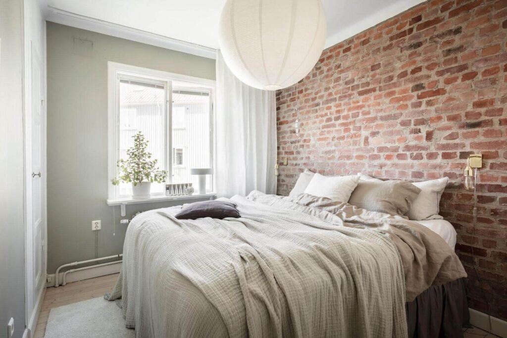 μικρο υπνοδωματιο κρεβατοκαμαρα τοιχος τουβλο απομιμηση ταπετσαρια σκανδιναβικη διακοσμηση ιδεες λυσεις φωτογραφιες μικρο διαμερισμα μοντερνο σκανδιναβικο sticky