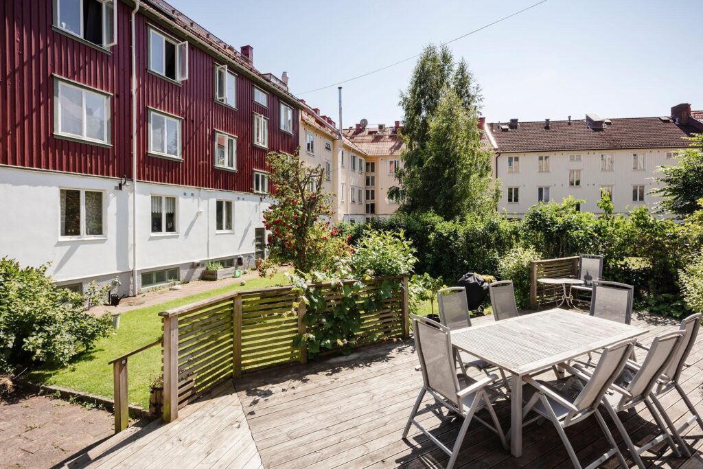 πολυκατοικια σουηδια κηπος βεραντα