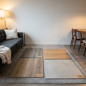Επιλογή δαπέδου διαμερίσματος: laminate, βινυλικό LVT, πλακάκι ή ξύλο; Τι ταιριάζει στο δικό σου σπίτι