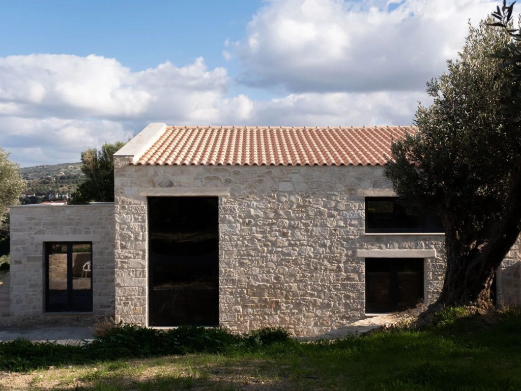 Lithos: ένα πέτρινο σπίτι μέσα στον ελαιώνα, στο Ξηρό Χωριό Ρεθύμνου