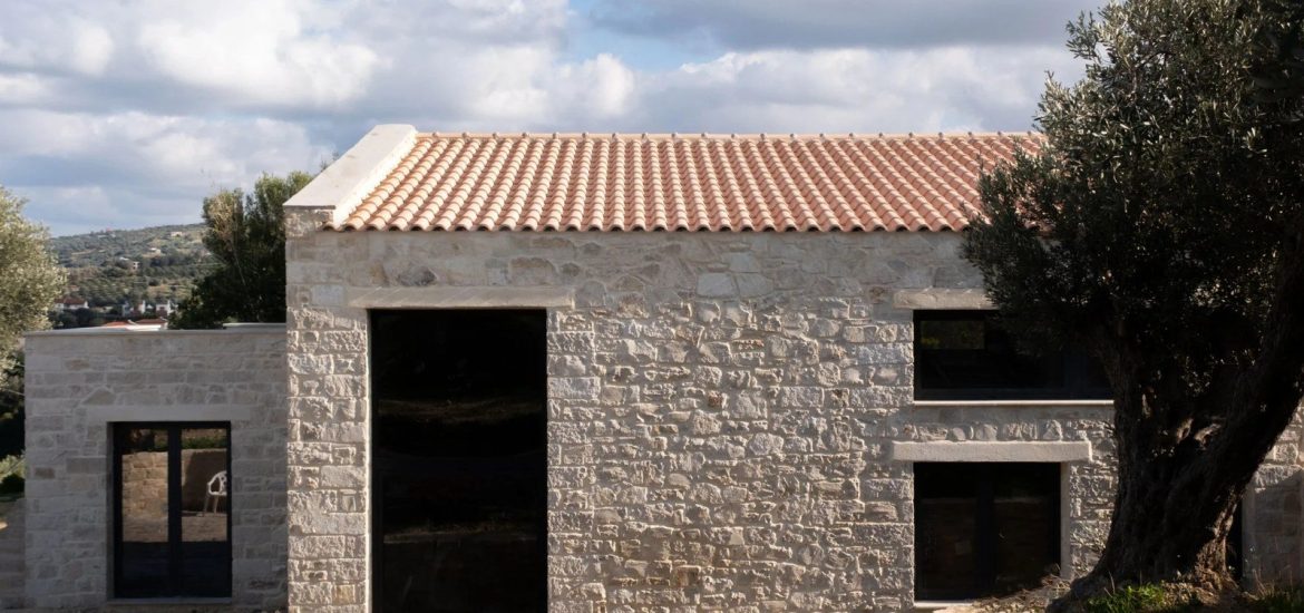 Lithos: ένα πέτρινο σπίτι μέσα στον ελαιώνα, στο Ξηρό Χωριό Ρεθύμνου