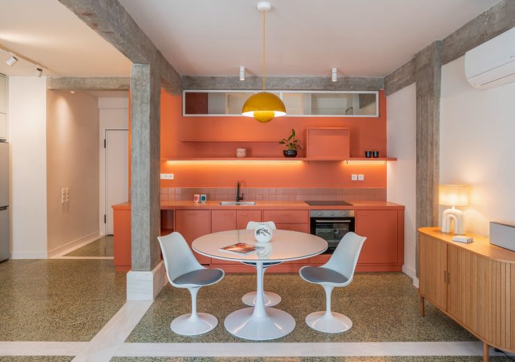 Pocket House: δύο γραφεία του ’70 έγιναν μικρό διαμέρισμα στο κέντρο της Αθήνας
